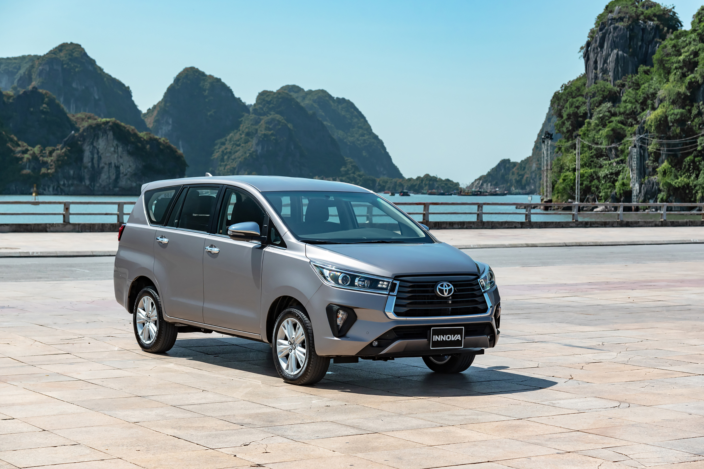Toyota-Innova-4.jpg